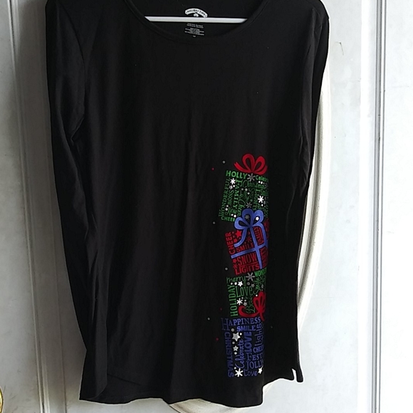 Holiday Top - Picture 2 of 4